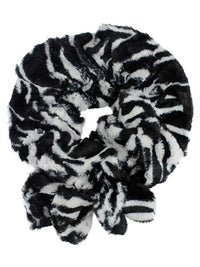 Black & White Short Scrunched Plush Scarf